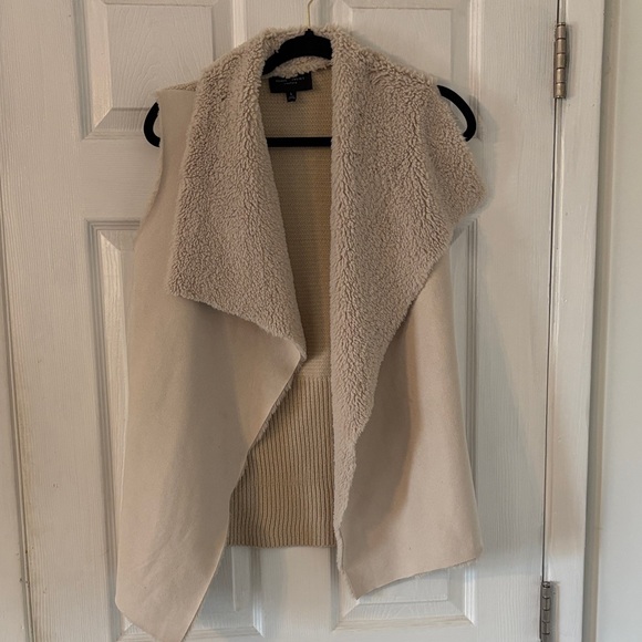 Romeo + Juliet Couture Faux Shearling Draped Open Front Vest Size L - Picture 2 of 6